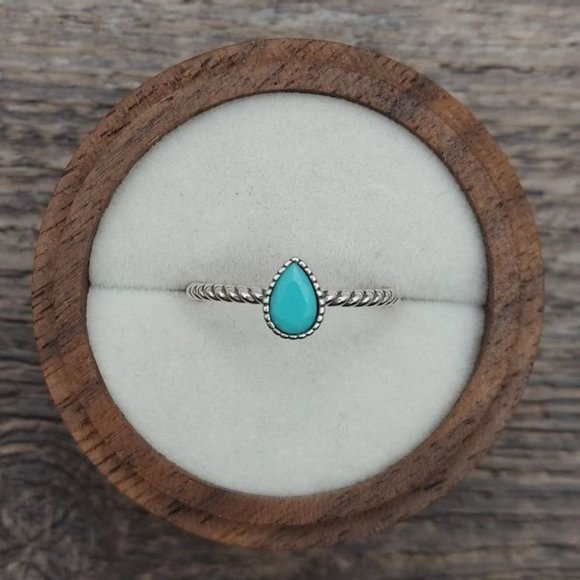 Vintage Sterling Silver 925 Blue Teardrop Ring, size 8.75